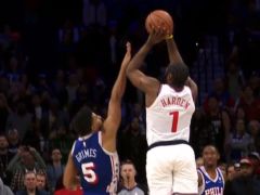 船记：哈登三分绝杀明显被犯规但没哨！登哥气得跳脚裁判直接无视