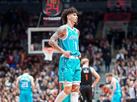 鲍尔vs猛龙集锦 砍下20+5效率欠佳遗憾不敌