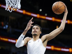 Shams：马刺球星文班亚马遭遇左小腿拉伤，预计将缺席2-4周的比赛