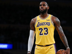正式开始生涯第23个赛季！湖人记者：詹姆斯将在今日湖人主场对阵爵士的比赛中正式复出！