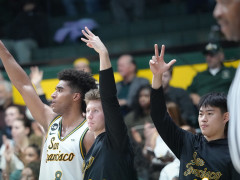 NCAA历史首次！中国两将同时登场：王俊杰4+3+4+2 赵维伦5+4