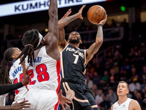 沃克vs活塞集锦 全场24+3+3突破快下难挽颓势