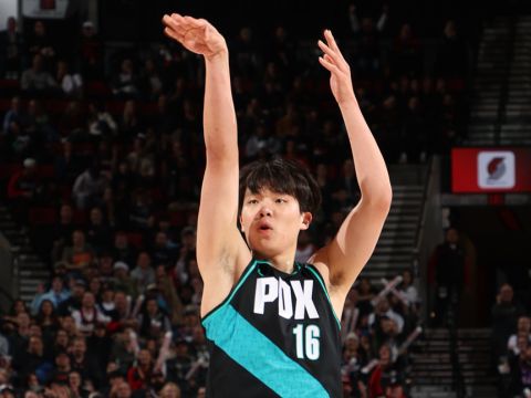 杨瀚森vs太阳集锦 出战13分钟拿下9分5板3助1帽展现价值