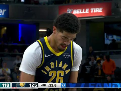 NBA常规赛：黄蜂vs步行者第4节英文原声回放