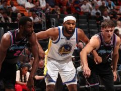 NBA常规赛战报：库里缺席勇士惨负热火吞2连败 鲍威尔25分波杰20+8