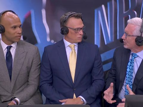 NBA常规赛：尼克斯vs独行侠第1节英文原声回放