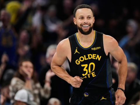 库里vs开拓者集锦 轰下38分燃尽所有难以取胜