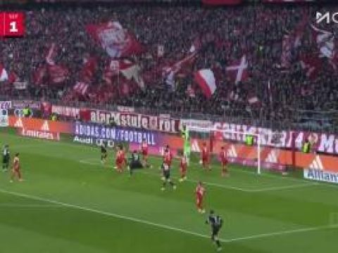 [进球视频]弗赖堡角球机会曼赞比头球破门 拜仁连丢两球