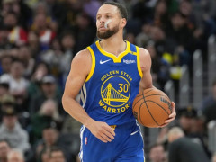 NBA杯小组赛勇士vs开拓者 库里第二节6投全中单节轰下18分，半场命中6记三分砍下23分3助