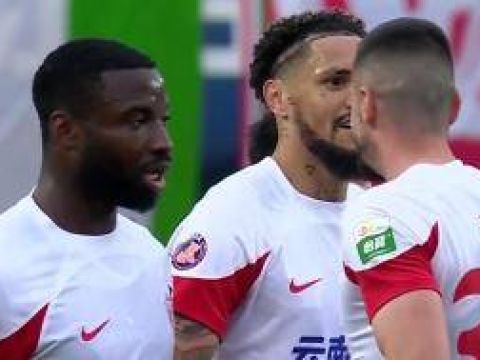 [进球视频]超级超级巨大失误?！河南门将史成龙停球送礼