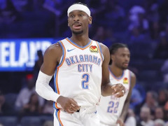 亚历山大生涯单场至少30分且三分命中率100%的场次，在后卫历史上位列第二仅次于乔丹