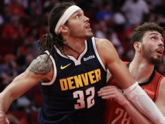 NBA杯小组赛掘金vs火箭 掘金队记者：戈登因为右腿筋拉伤，本场比赛能否回归成疑