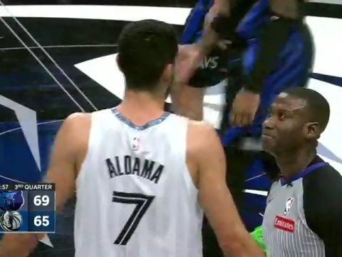 NBA常规赛：灰熊vs独行侠第3节英文原声回放