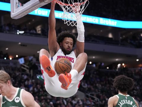 坎宁安vs雄鹿集锦 全场拿下29+8+10准三双数据带领活塞轻松赢下比赛