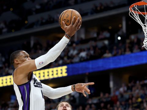 威斯布鲁克vs掘金集锦 全场拿下21+6+11带领国王险胜掘金