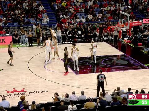 NBA常规赛：老鹰vs鹈鹕第3节英文原声回放