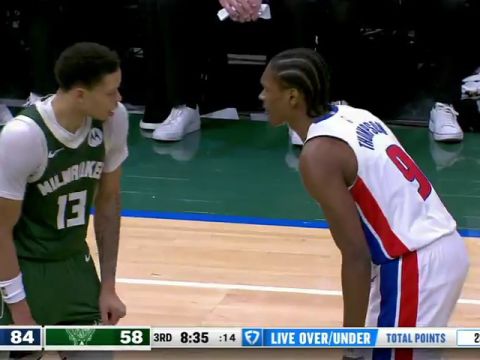 NBA常规赛：活塞vs雄鹿第3节英文原声回放