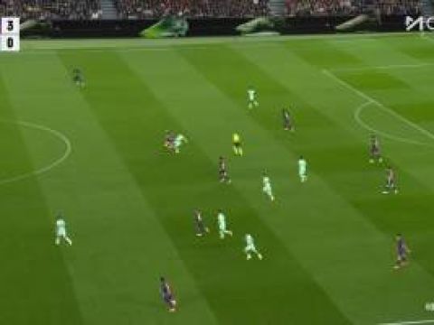 [红牌罚下]踢球还是踢人？！桑赛特凶狠踢倒费尔明，VAR介入将其直红罚下