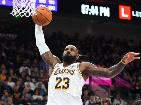 詹姆斯vs爵士集锦 17分8助全能身手帮助球队