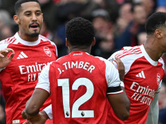 内维尔：阿森纳不仅要赢得英超冠军，在未来的两三年里他们应该会赢得欧冠冠军