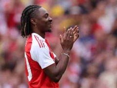 埃泽在今年英超联赛里打进了18粒进球，排名第4