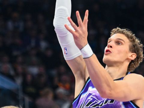 马尔卡宁vs湖人集锦 20分7板末节得分暴走未能完成逆转