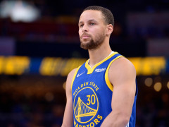 过去两场比赛库里合计砍下69分，仅获得两次罚球出手