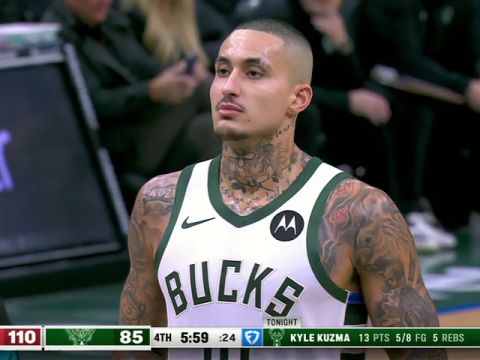 开拓者vs雄鹿第4节英文原声回放