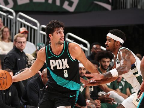 阿夫迪亚vs雄鹿集锦 22分4篮板5助攻内外兼修游刃有余