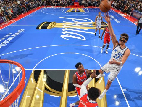 魔术144-103费城76人 魔术9人得分上双大胜对手41分