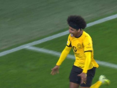 [进球视频]多特3-0领先！托马斯解围失误，阿德耶米撞射入网