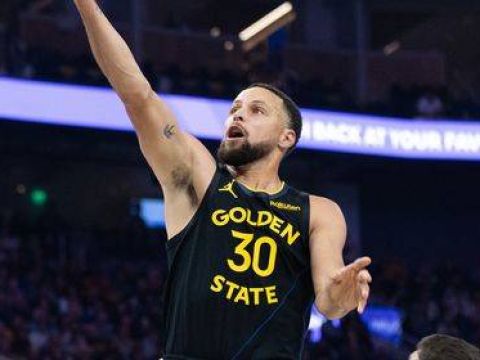 [库里集锦]末节在犯罪！库里13中4得14分7板5助6失误 最后因伤提前离场