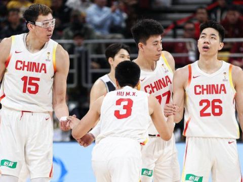 [CCTV新闻集锦]中国男篮世亚预首战不敌韩国 末节狂追分未能逆转 李贤重9记三分