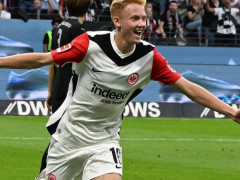 记者：前法兰克福中场球员雨果·拉尔森正在被拜仁以及部分的英超球队所关注