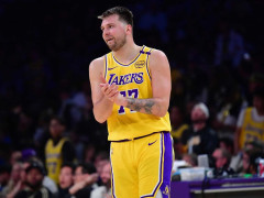 NBA官方：东契奇在加盟湖人的首个完整赛季就打出巅峰水准，用出色的发挥引领球队前行