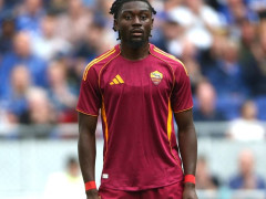 米体：科内脚踝是撞击伤球员还能正常行走，明天继续对于伤势进一步的检查