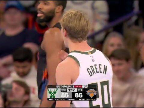 雄鹿vs尼克斯英文原声全场回放