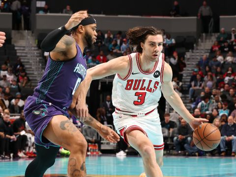 吉迪vs黄蜂集锦 拿到25+11+9准三双数据亮眼