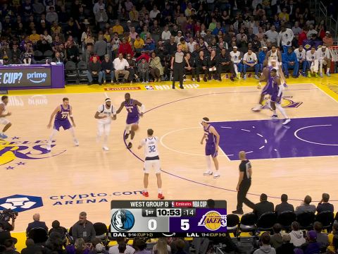 戴维斯vs湖人集锦 复出取得12分5篮板5助攻挂筐暴扣轻而易举