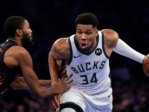 字母哥vs尼克斯集锦 空砍30+15+8的准三双数据遗憾输球