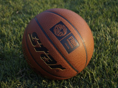 中国男篮13人奔赴客场战韩国：赵睿+首战12人 队长次战出战成疑