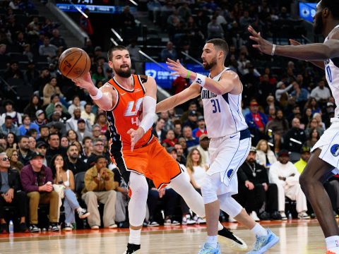 独行侠vs快船精华回放 弗拉格35+8克莱-汤普森末节4记三分奠定胜局