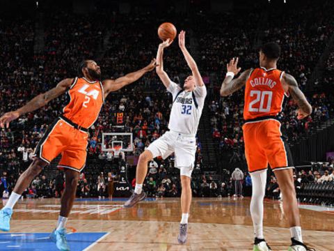 独行侠114-110快船 弗拉格35+8克莱-汤普森末节4记三分奠定胜局