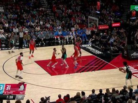 [杨瀚森抢断]杨瀚森眼疾手快抢断得手，一条龙推进反击可惜队友投篮不中