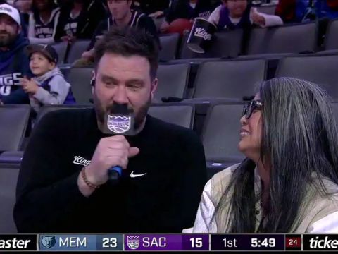 灰熊vs国王第1节英文原声回放