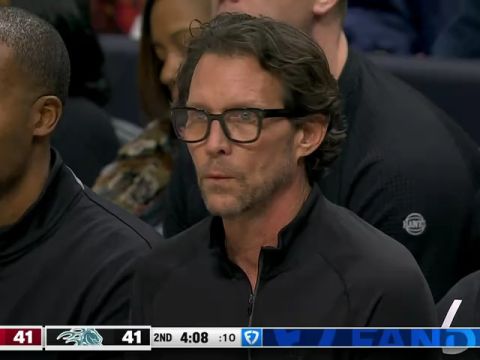 老鹰vs活塞第2节英文原声回放