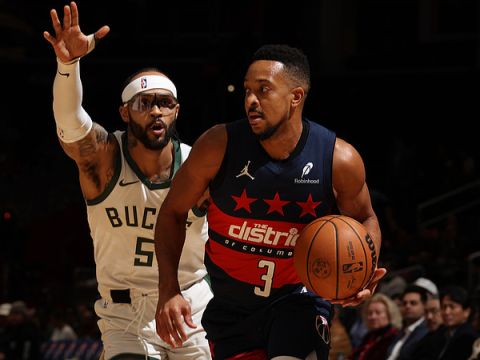 麦科勒姆vs雄鹿集锦 全场28+5关键三分扭转局面