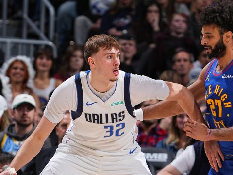 弗拉格vs掘金集锦 24分8篮板逐步兑现天赋