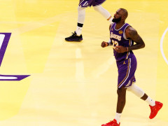 詹皇艰难延续1297场上双纪录！被狄龙嘲讽+被马威大帽+篮下不敢投