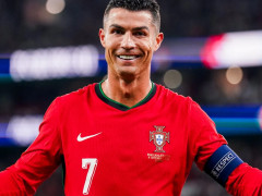 12月2日，C罗在17年前的今天获得了他的第一座金球奖